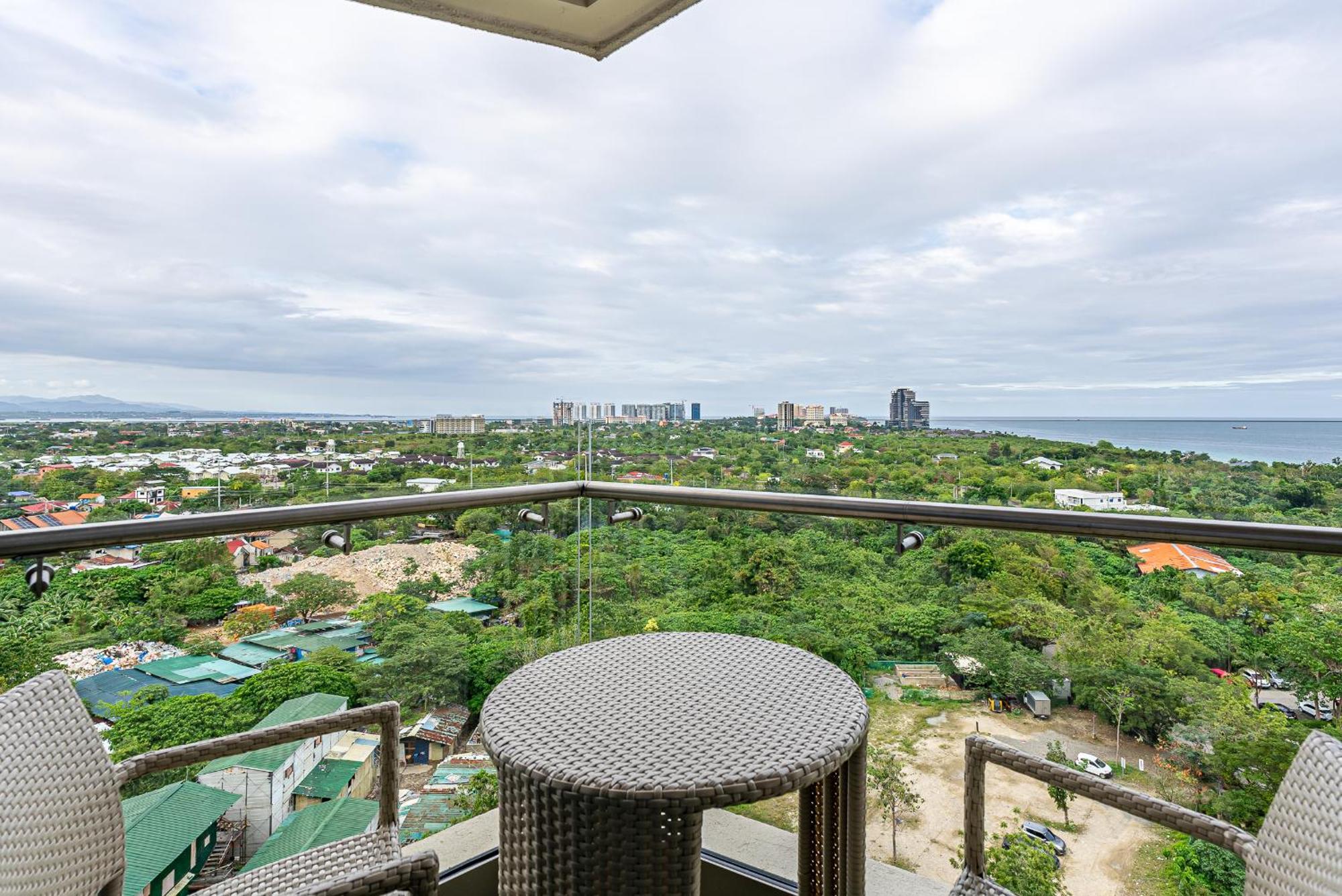 14Dc Tambuli Seaside Living Apartment Мактан Екстериор снимка